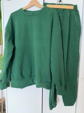 Dark Green Comfy Vintage Zip-up Sweatshirt and Pants from Hoaka